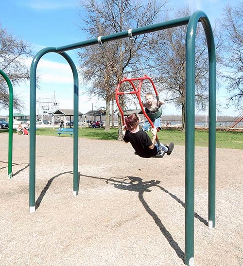 Kiwanis Park - Mommy & Me Swing - Hannibal, MO